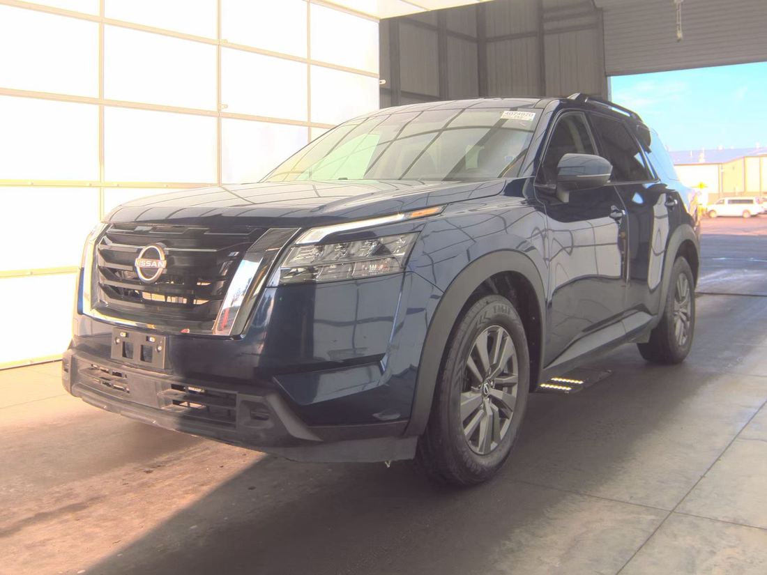 2022 Nissan SV