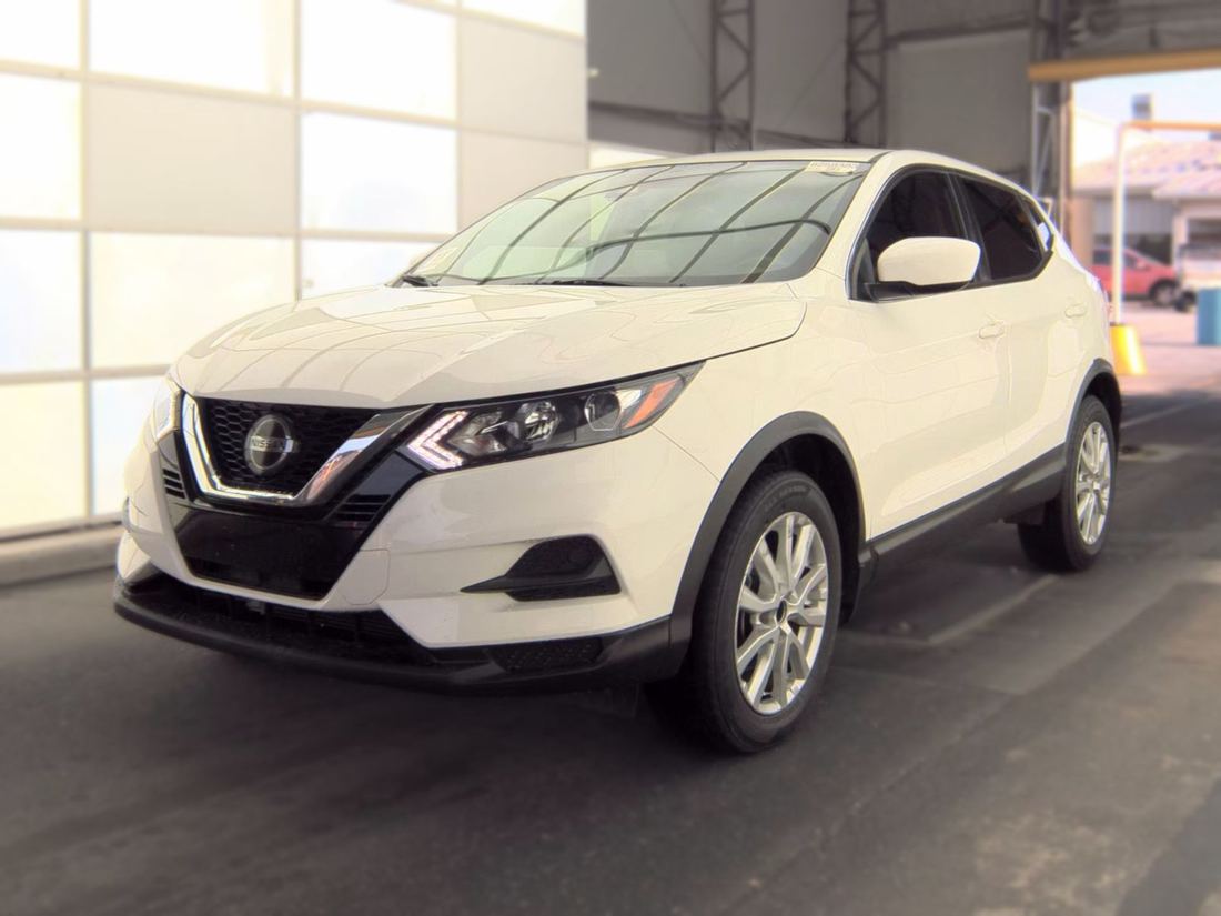 2021 Nissan SV