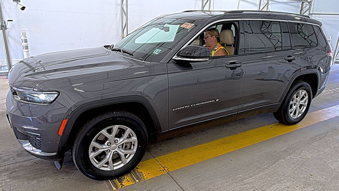 2023 JEEP Limited