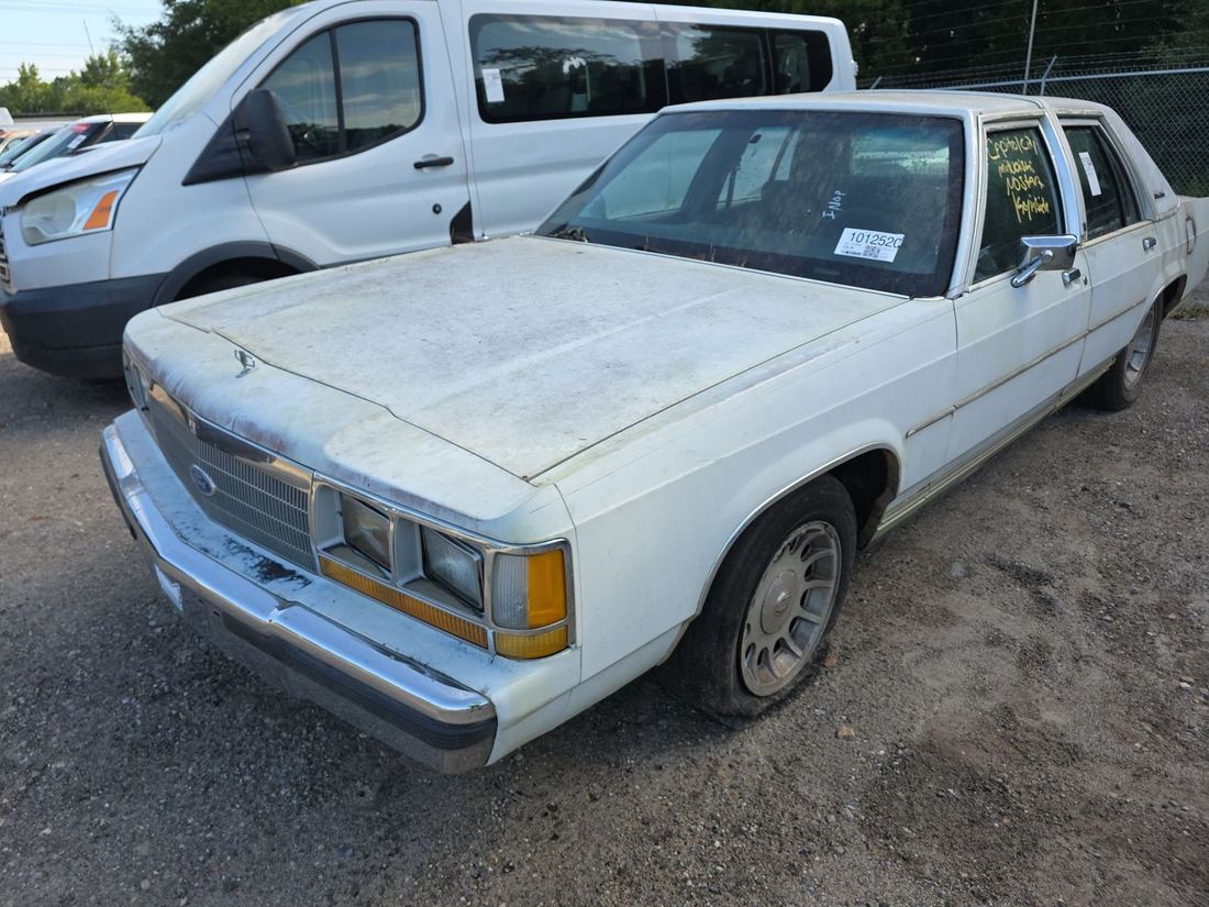 1990 FORD LTD Crown Victoria