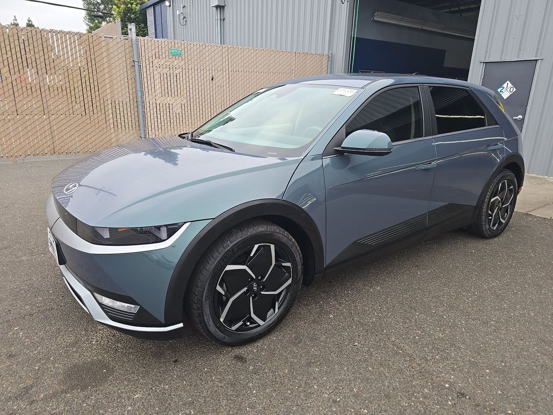 2024 HYUNDAI SE