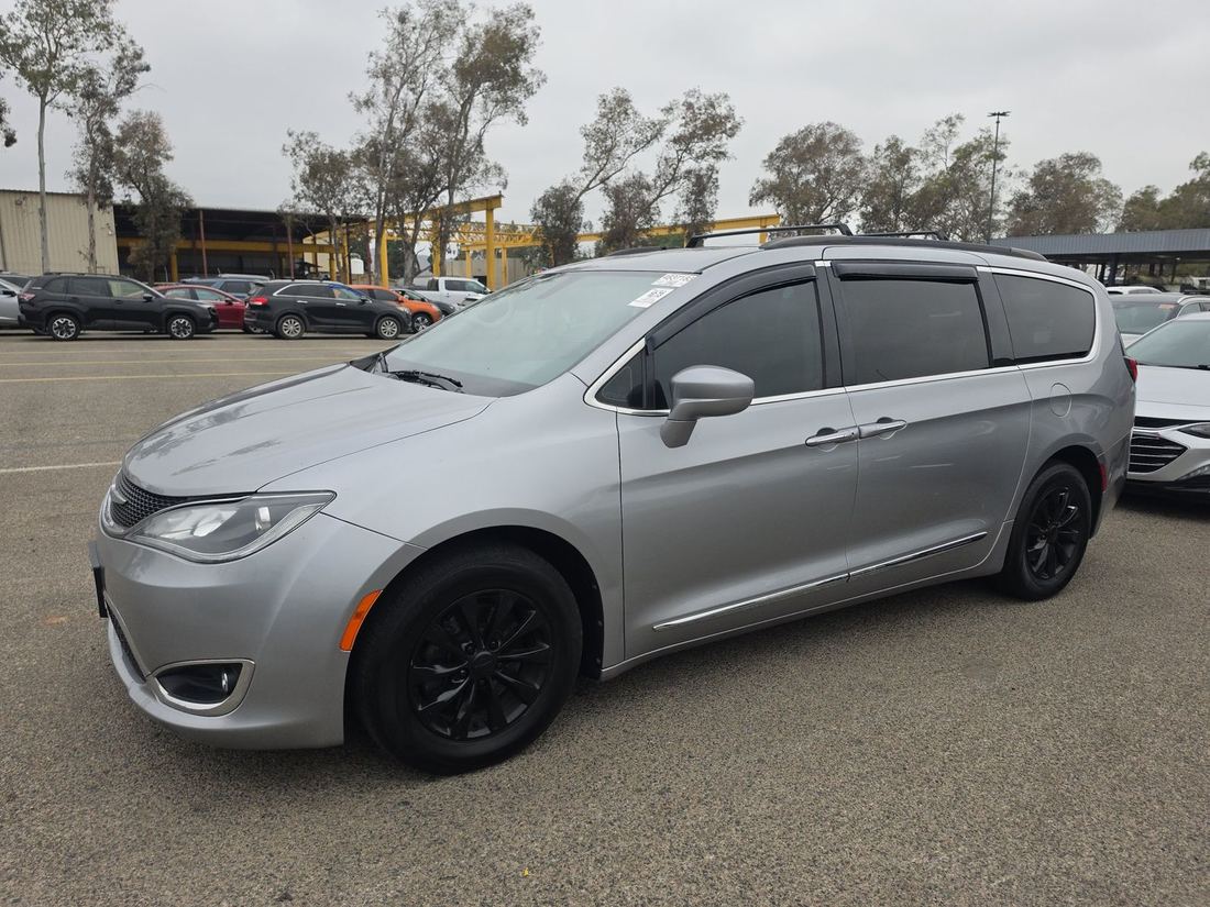2017 Chrysler Touring L