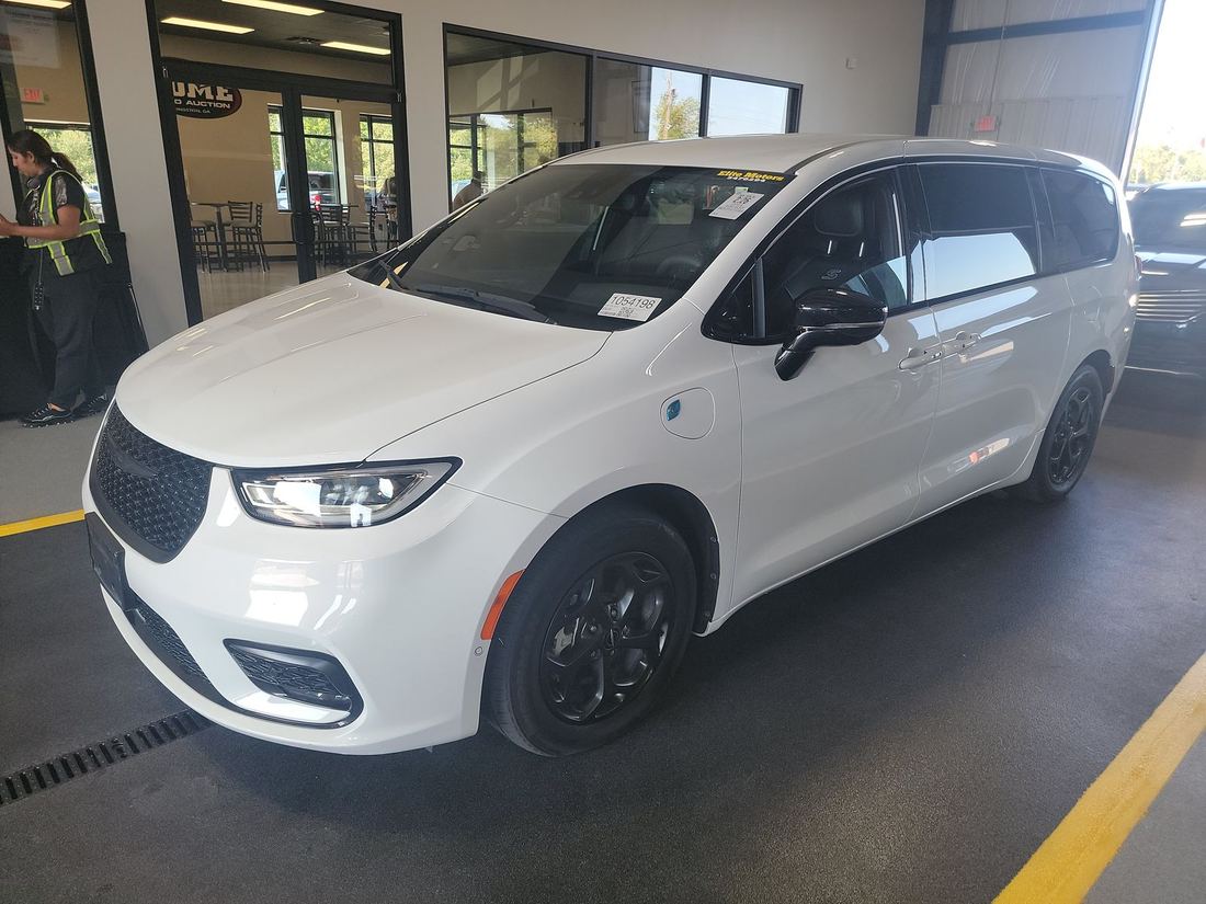 2024 CHRYSLER RU