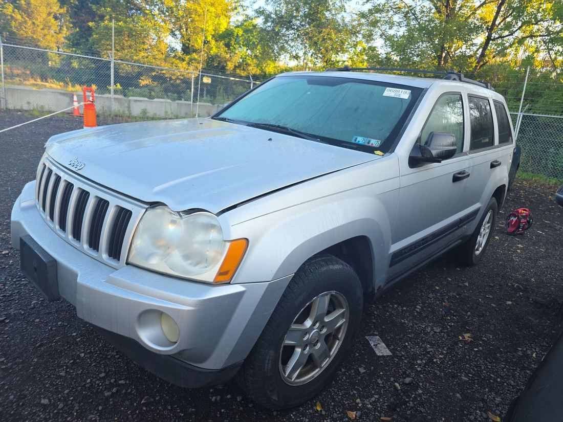 2005 JEEP Laredo