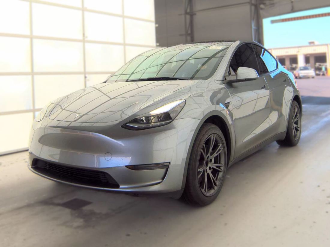 2025 TESLA Model Y