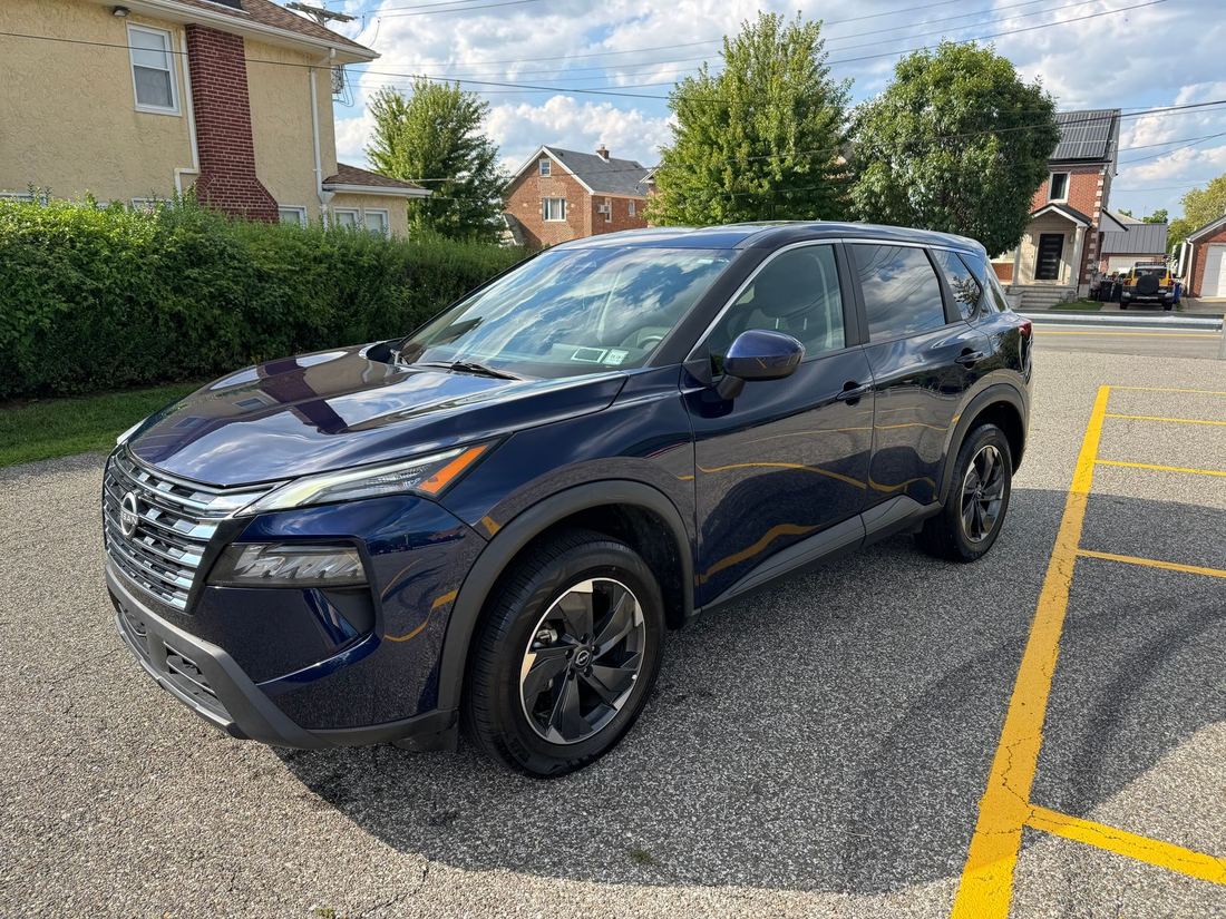 2024 Nissan SV