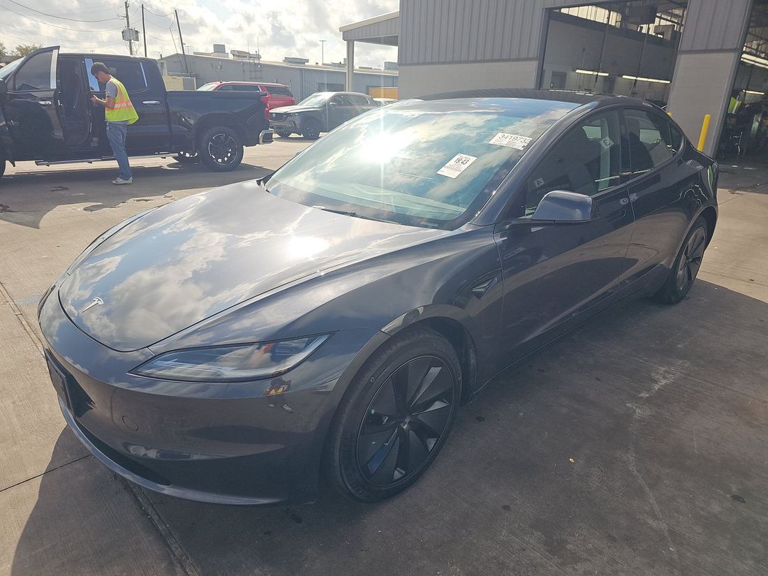 2025 TESLA Model 3