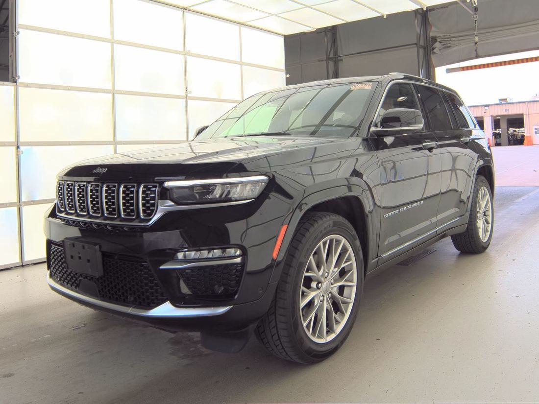 2023 Jeep Summit, Summit Reserve