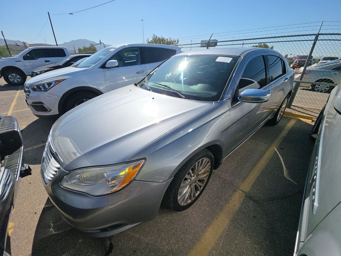 2013 CHRYSLER Limited