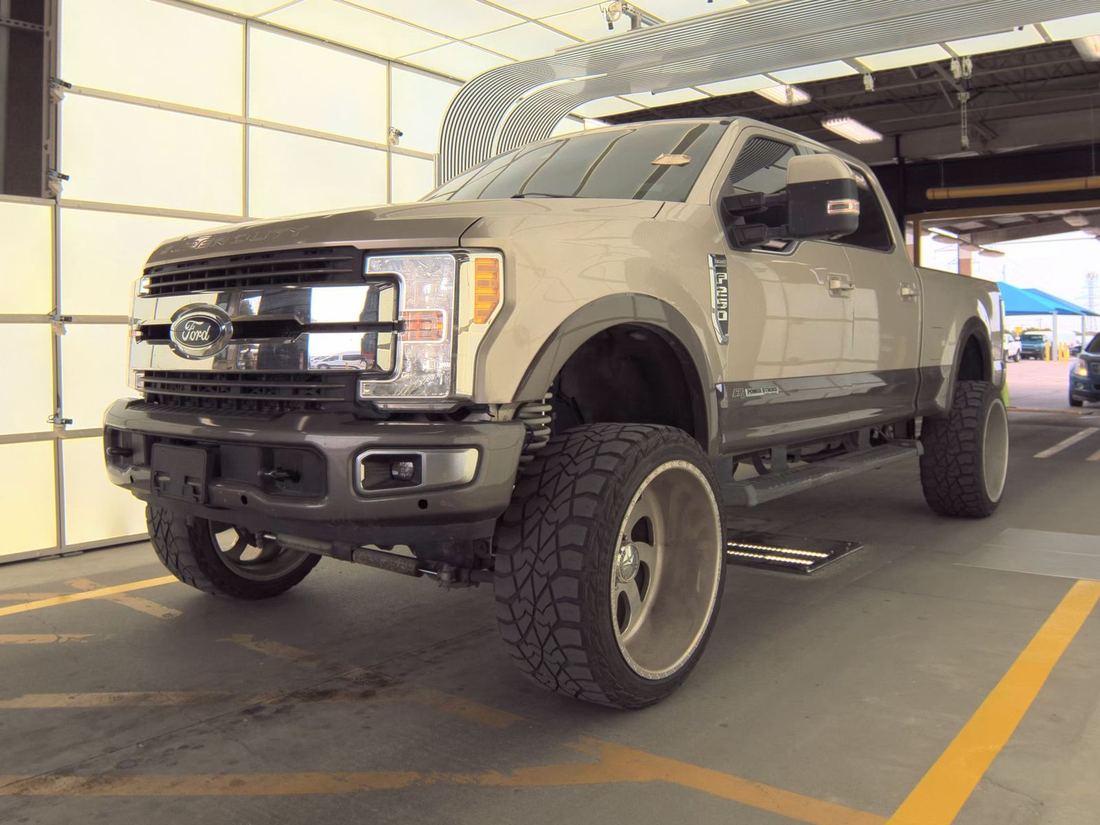 2017 FORD Super Duty - Single Rear Wheel