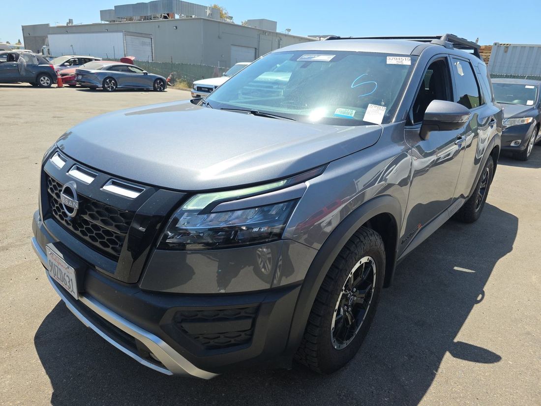 2025 Nissan SV