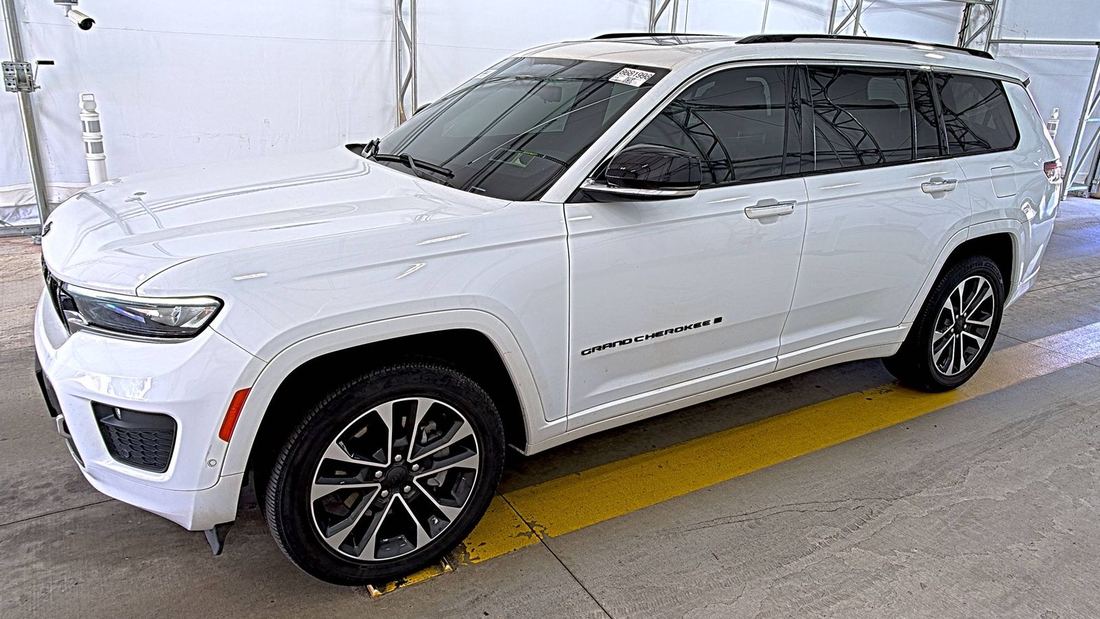 2023 JEEP Overland