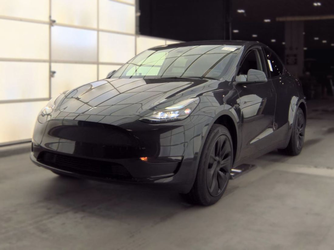 2025 TESLA Model Y