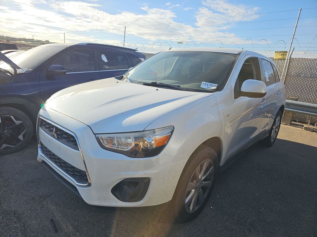 2015 MITSUBISHI Sport ES/SE