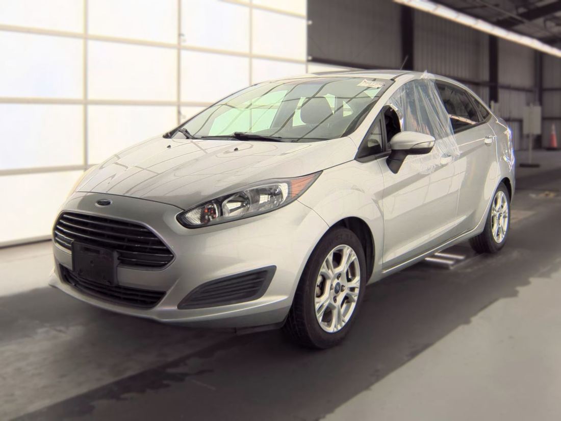 2015 FORD SE