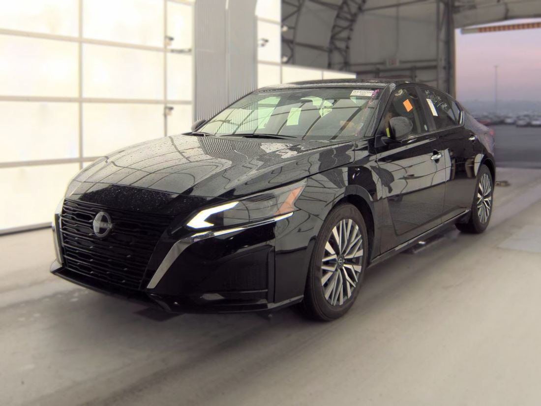 2025 NISSAN SV