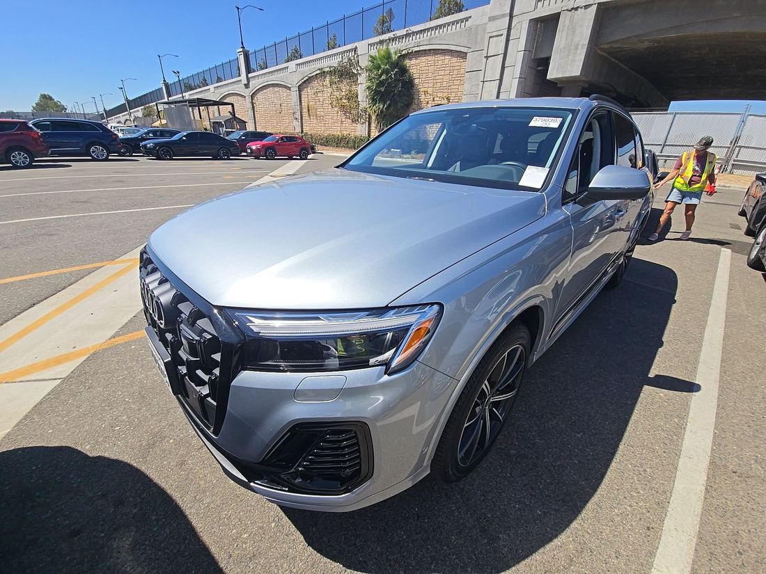 2025 AUDI quattro Premium Plus