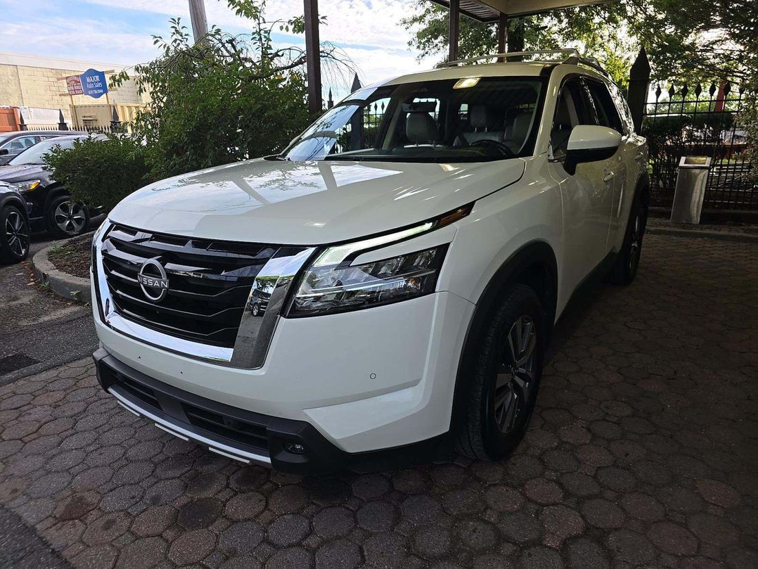 2024 NISSAN SL