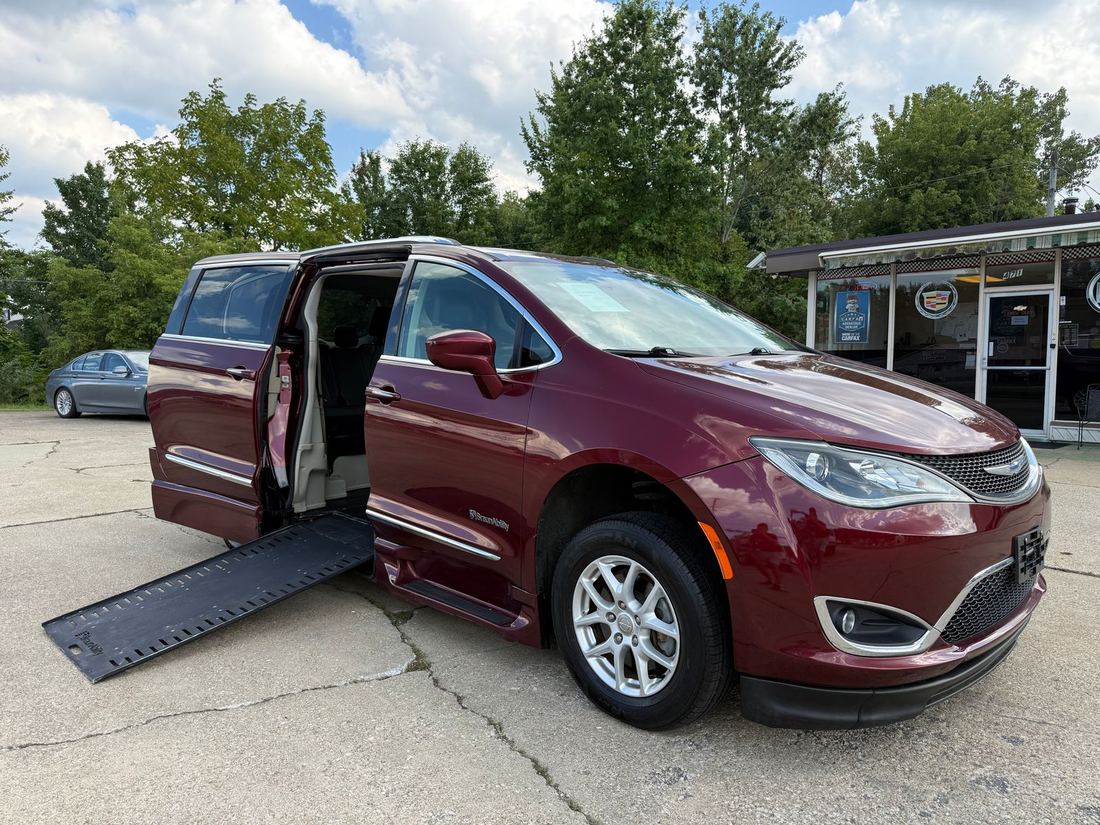 2020 Chrysler Touring L