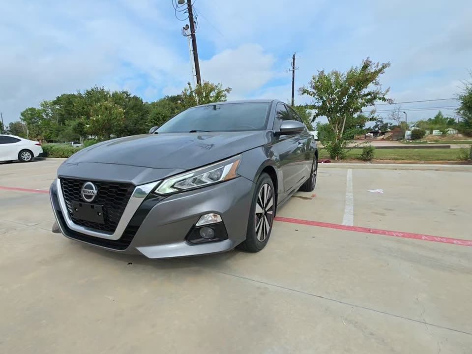 2019 Nissan SV