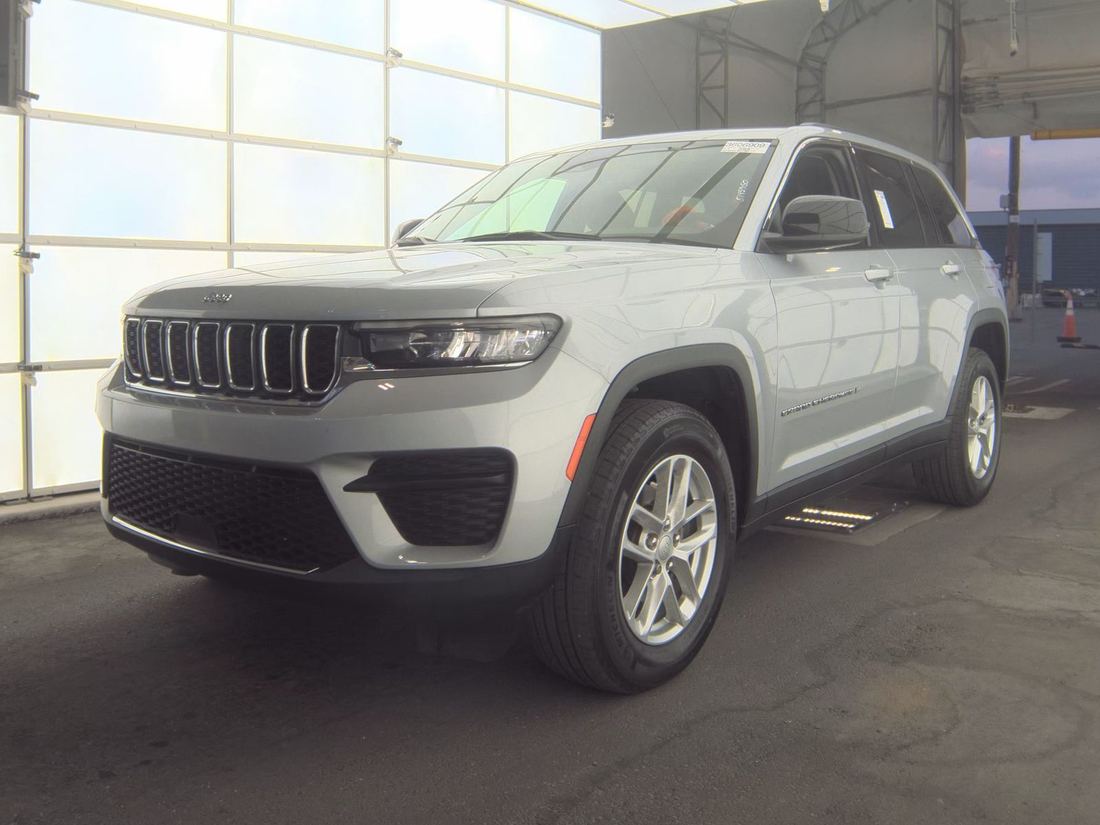 2023 Jeep Laredo, Altitude