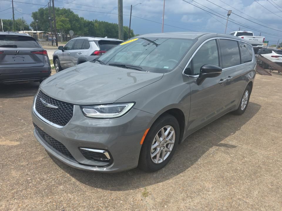 2025 Chrysler Select