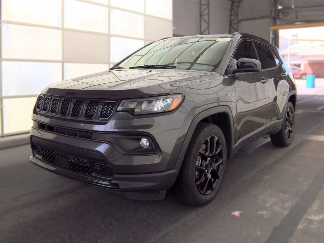 2023 JEEP North, Latitude