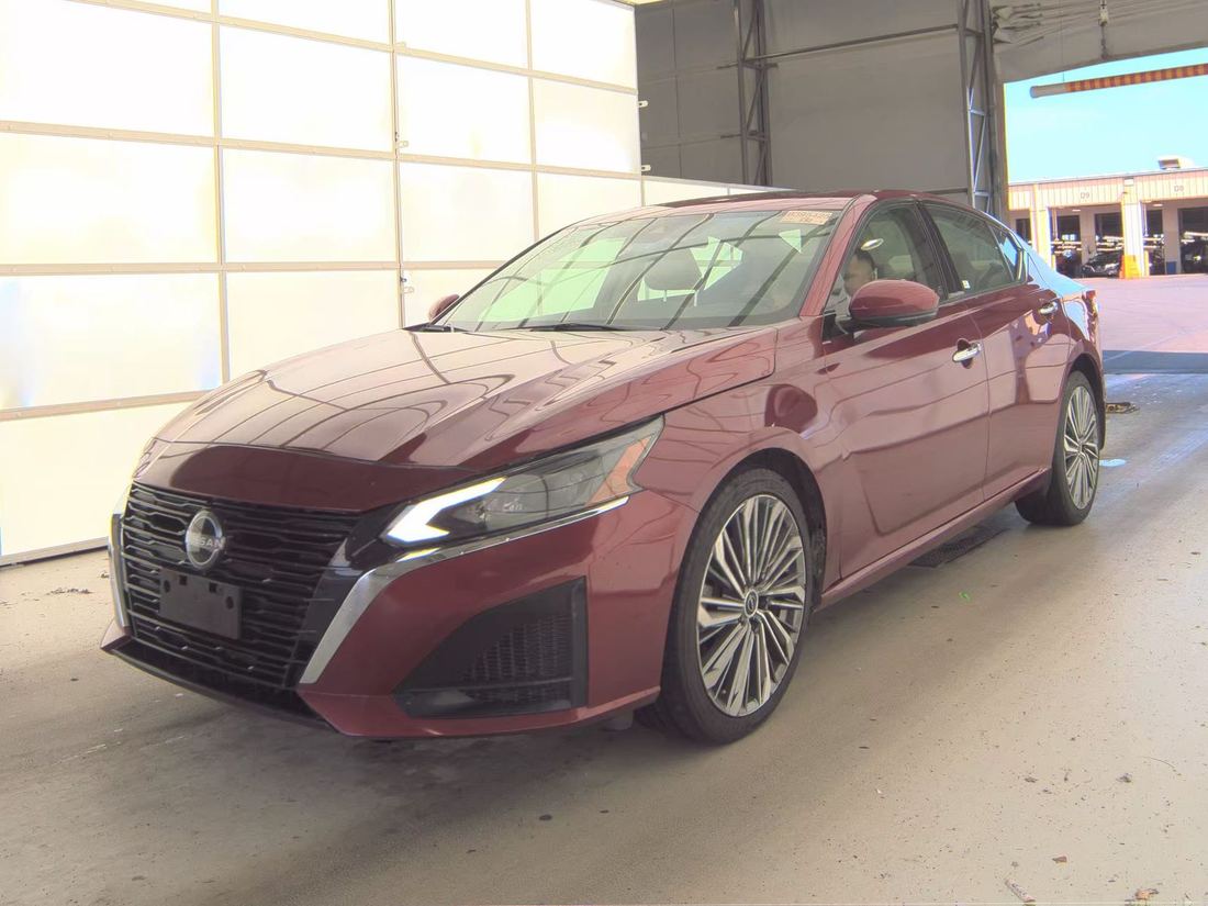 2023 Nissan SL