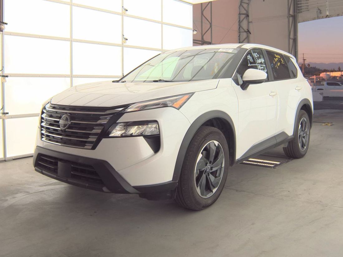 2025 NISSAN SV