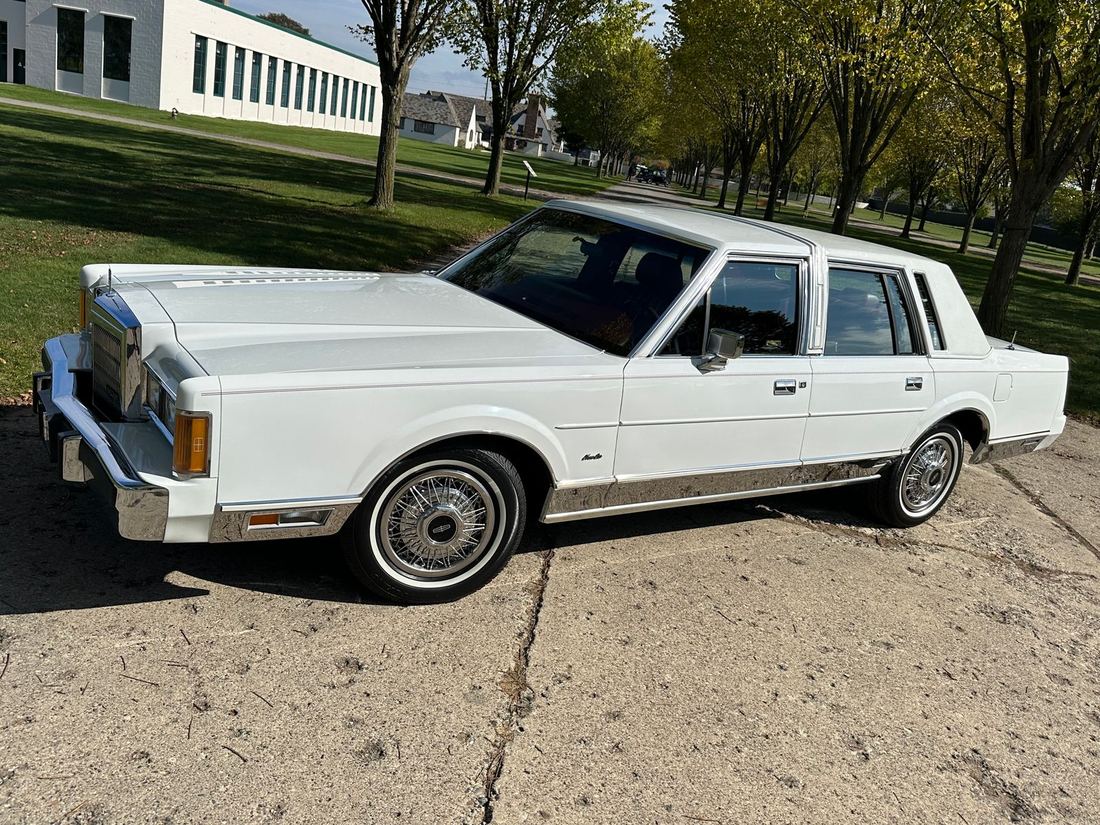 1989 Lincoln Base/Executive