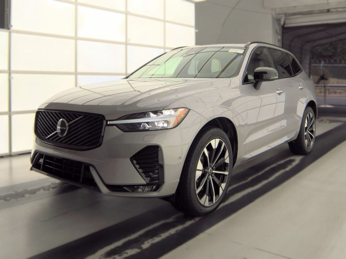 2026 VOLVO Plus Dark