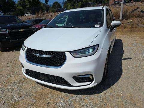 2023 Chrysler Touring L