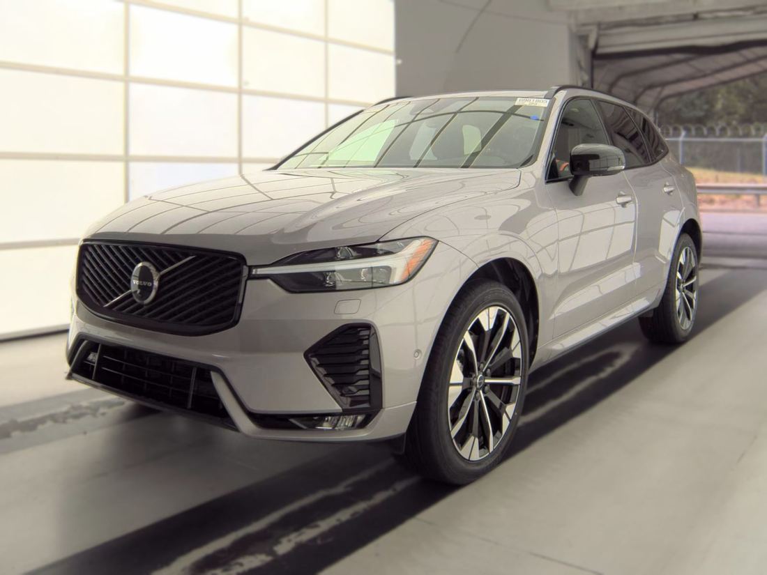 2026 VOLVO Plus Dark