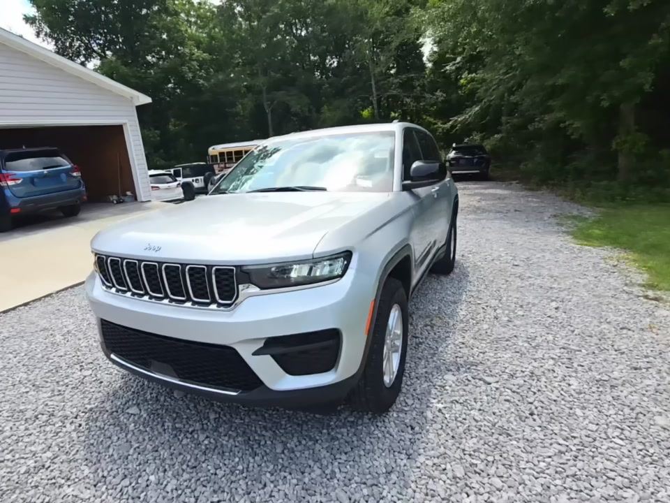 2023 Jeep Laredo, Altitude