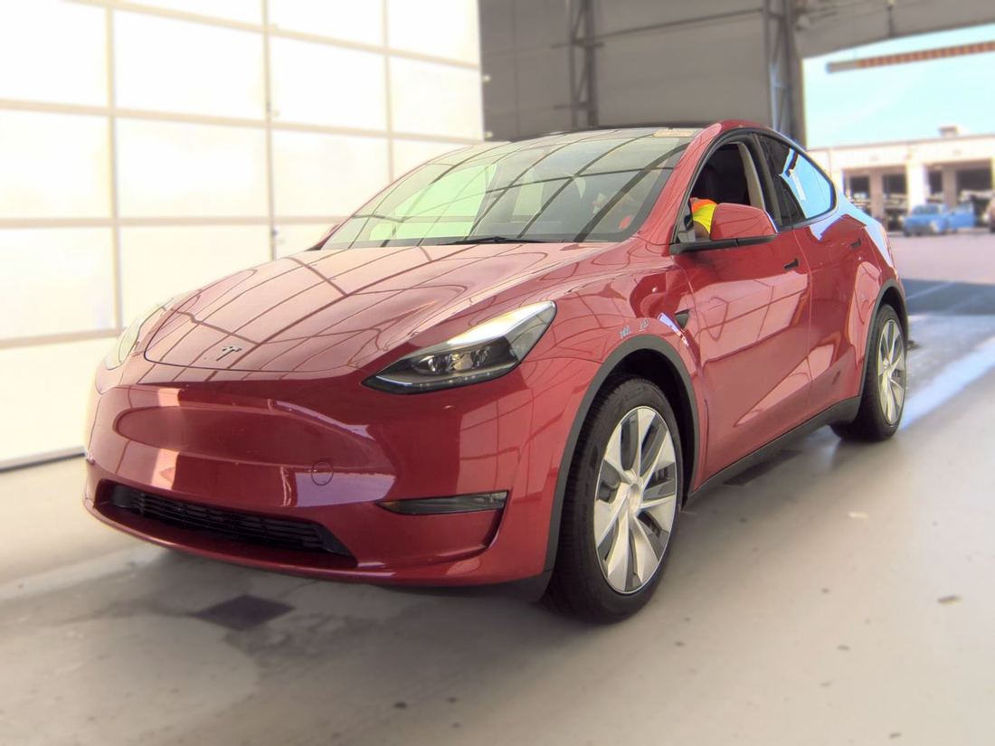 2023 TESLA Model Y