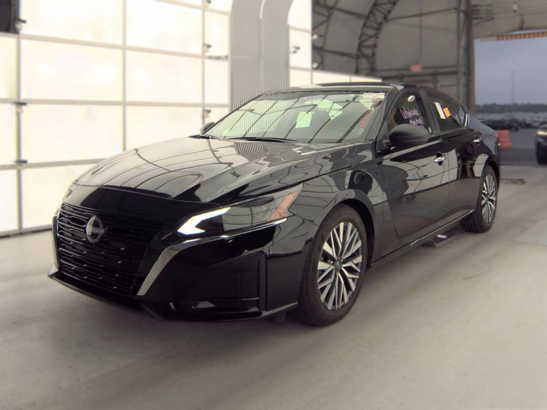 2025 Nissan SV