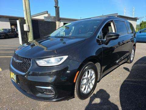 2022 Chrysler Touring L
