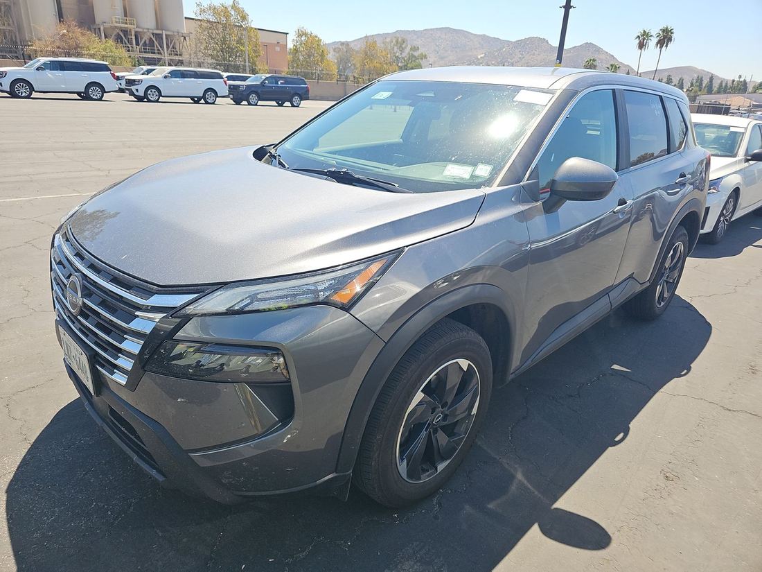 2025 Nissan SV