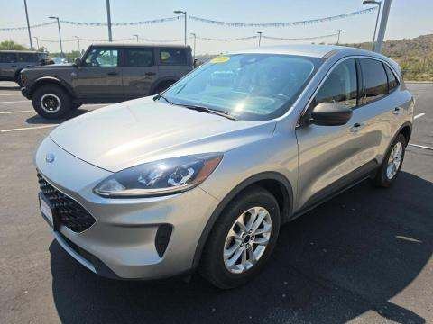 2022 Ford SE