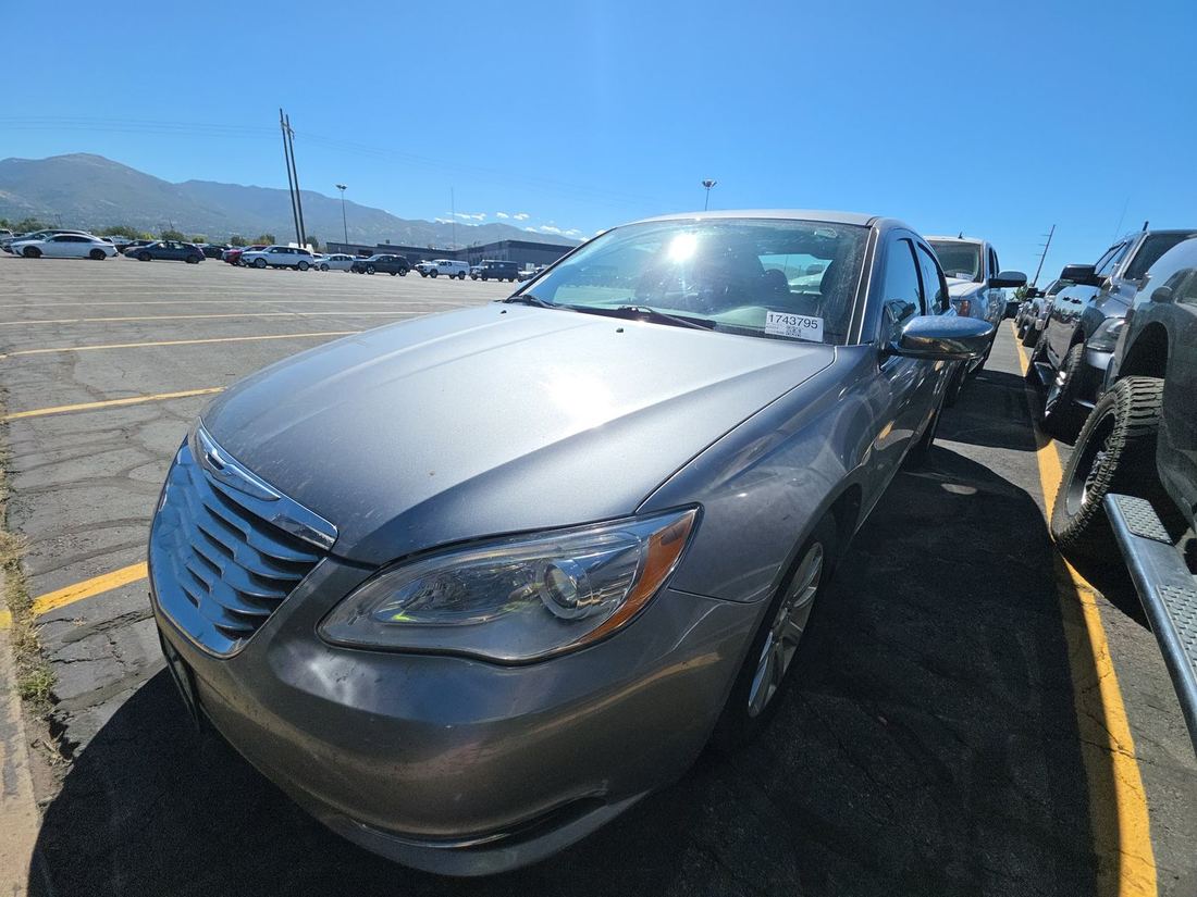2013 CHRYSLER Limited