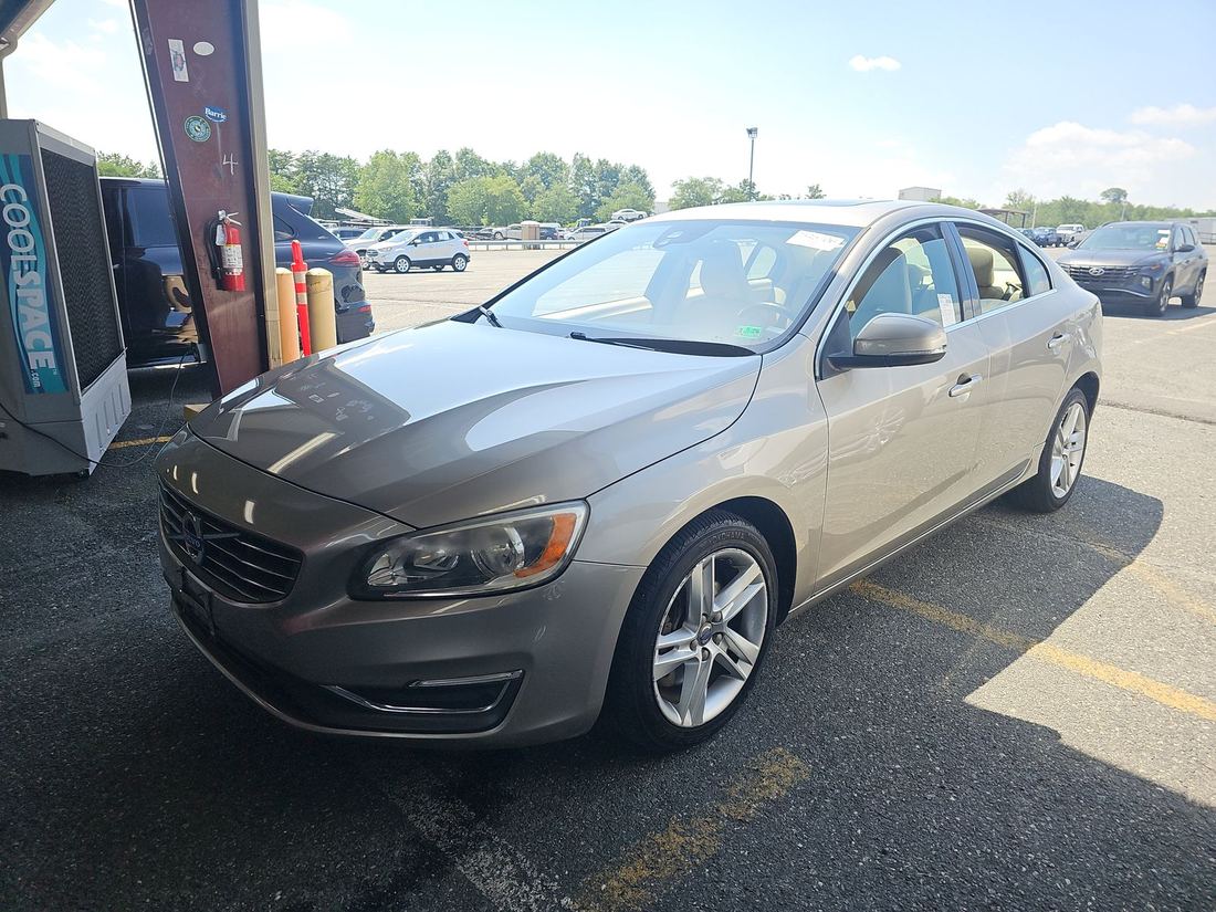 2015 Volvo Premier (non R design)