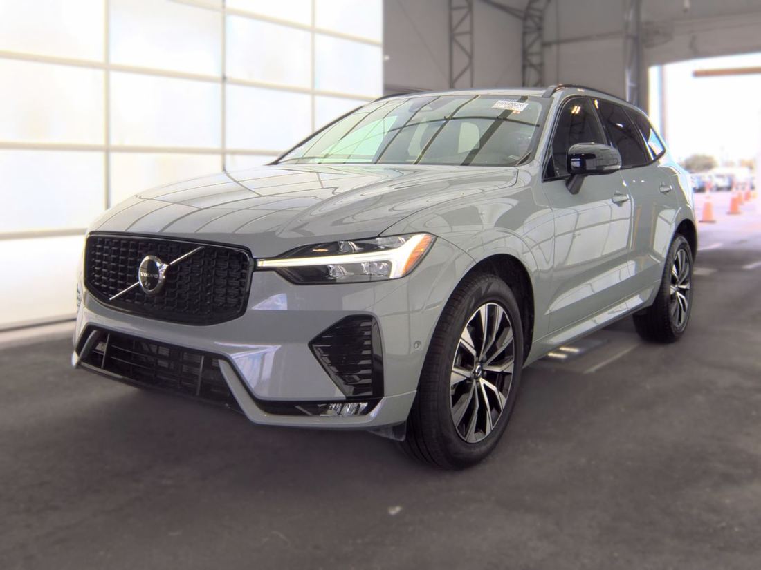 2024 Volvo Plus Dark