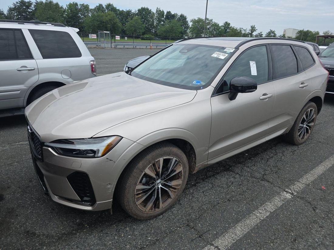 2023 Volvo Plus Dark