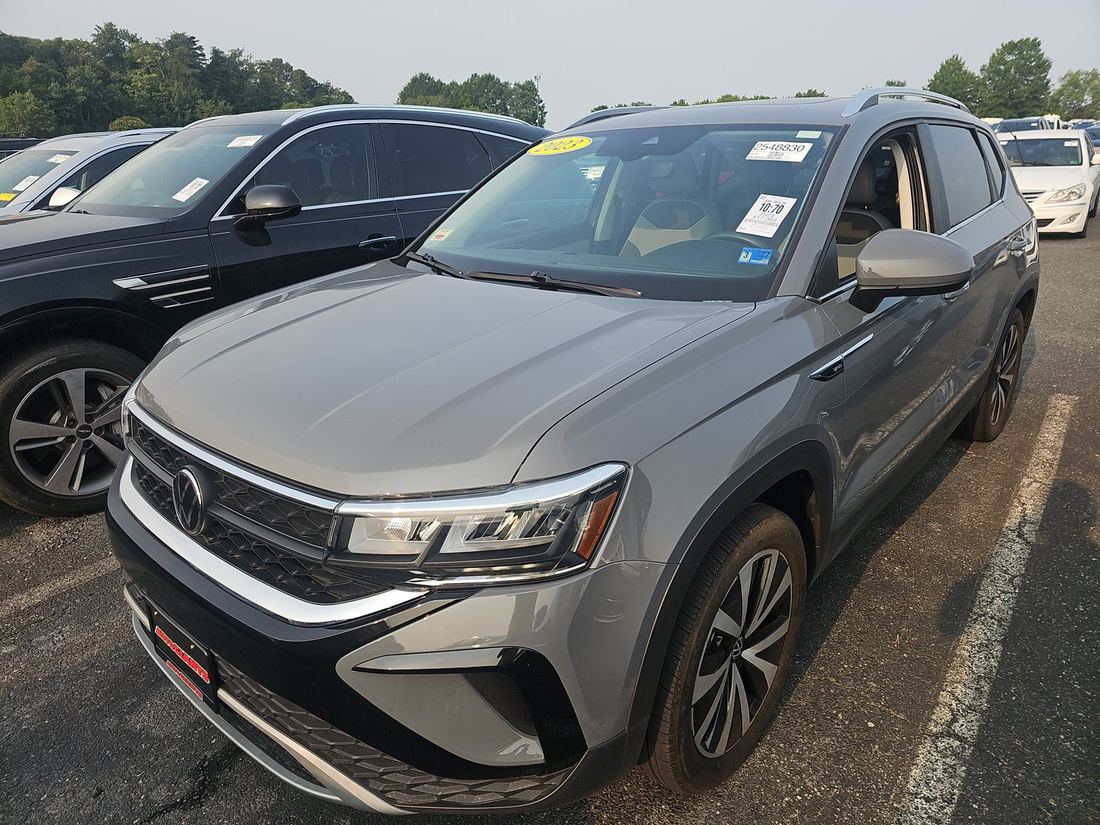 2023 Volkswagen 4Motion SE w/ Sunroof Pkg.