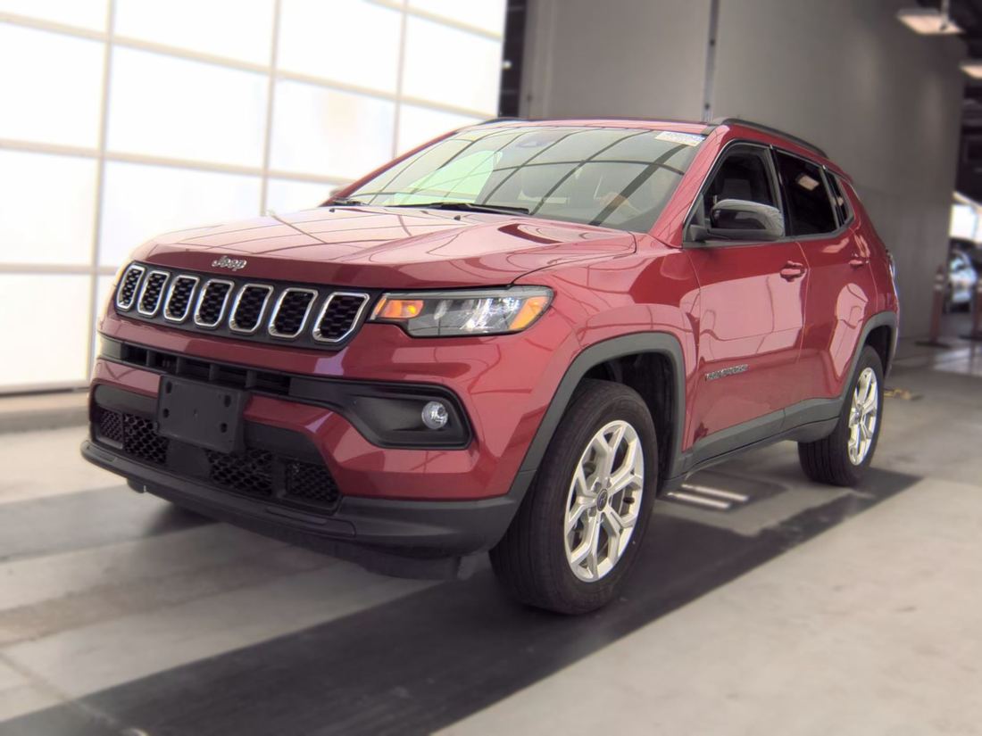 2025 Jeep North, Latitude
