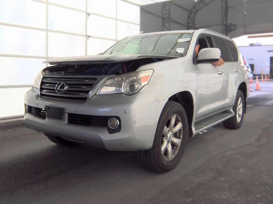 2011 Lexus URJ150L