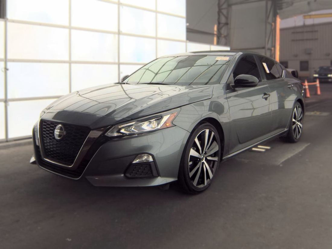 2022 NISSAN SR