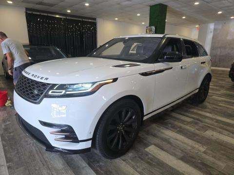 2018 Land Rover R-Dynamic SE