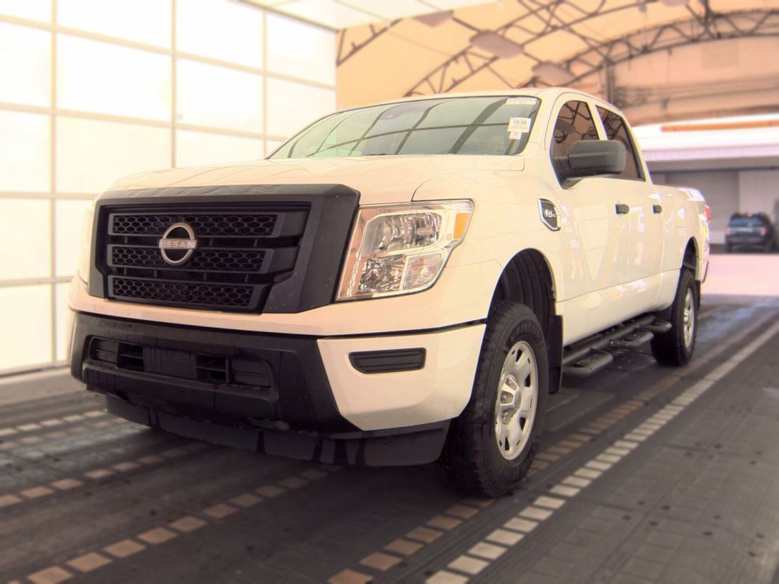 2023 Nissan Crew Cab