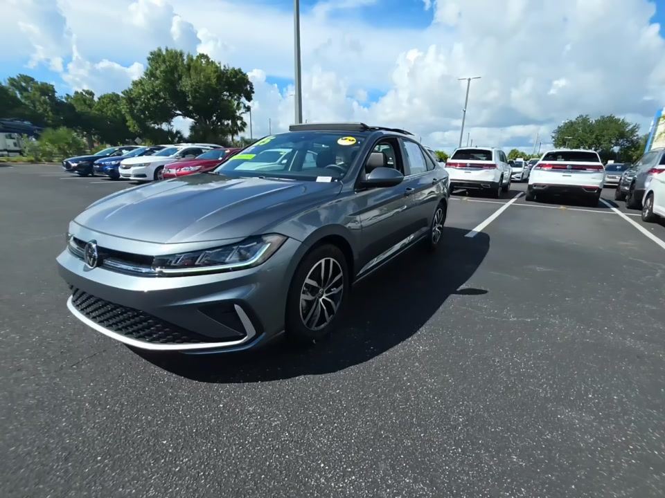 2025 Volkswagen SE